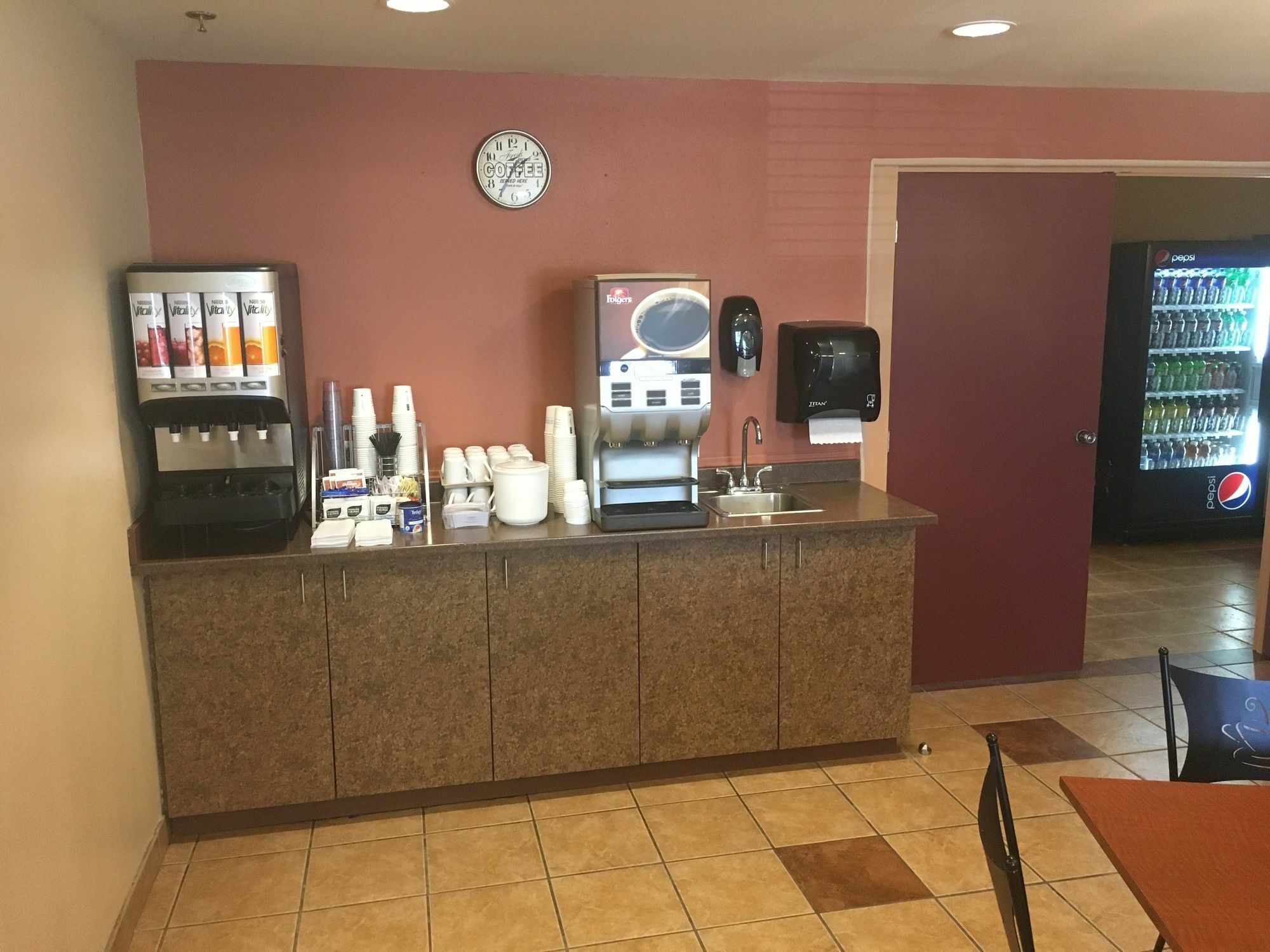 圣约翰速8酒店 圣约翰斯 外观 照片